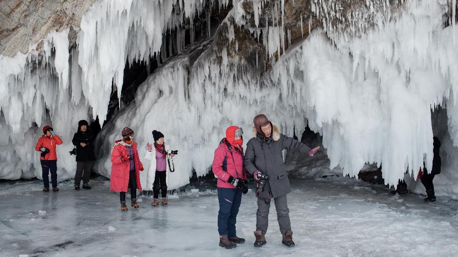 Turistas chineses no lago Baikal, na Rússia - Emile Ducke/The New York Times