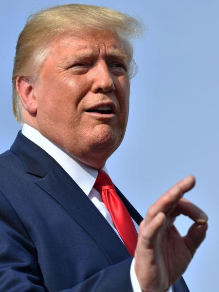 15.ago.2019 - O presidente dos EUA, Donald Trump, no aeroporto de Morristown - Nicholas Kamm/AFP