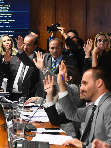 23.out.2019 - Bancada do PSL vota durante reunião da CPMI das Fake News - Marcos Oliveira/Agência Senado