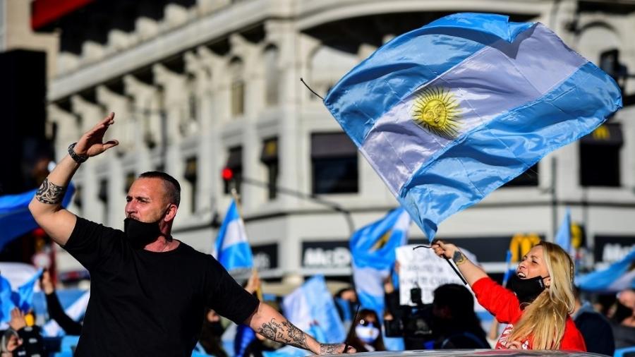 Em Buenos Aires, argentinos protestam contra políticas de saúde do governo Alberto Fernández - Ronaldo Schemidt/AFP