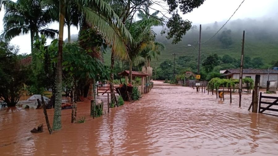 Barbacena e a comunidade dos Costas (foto) foram os locais mais afetados pela tromba d"água - Corpo de Bombeiros de MG/Divulgação