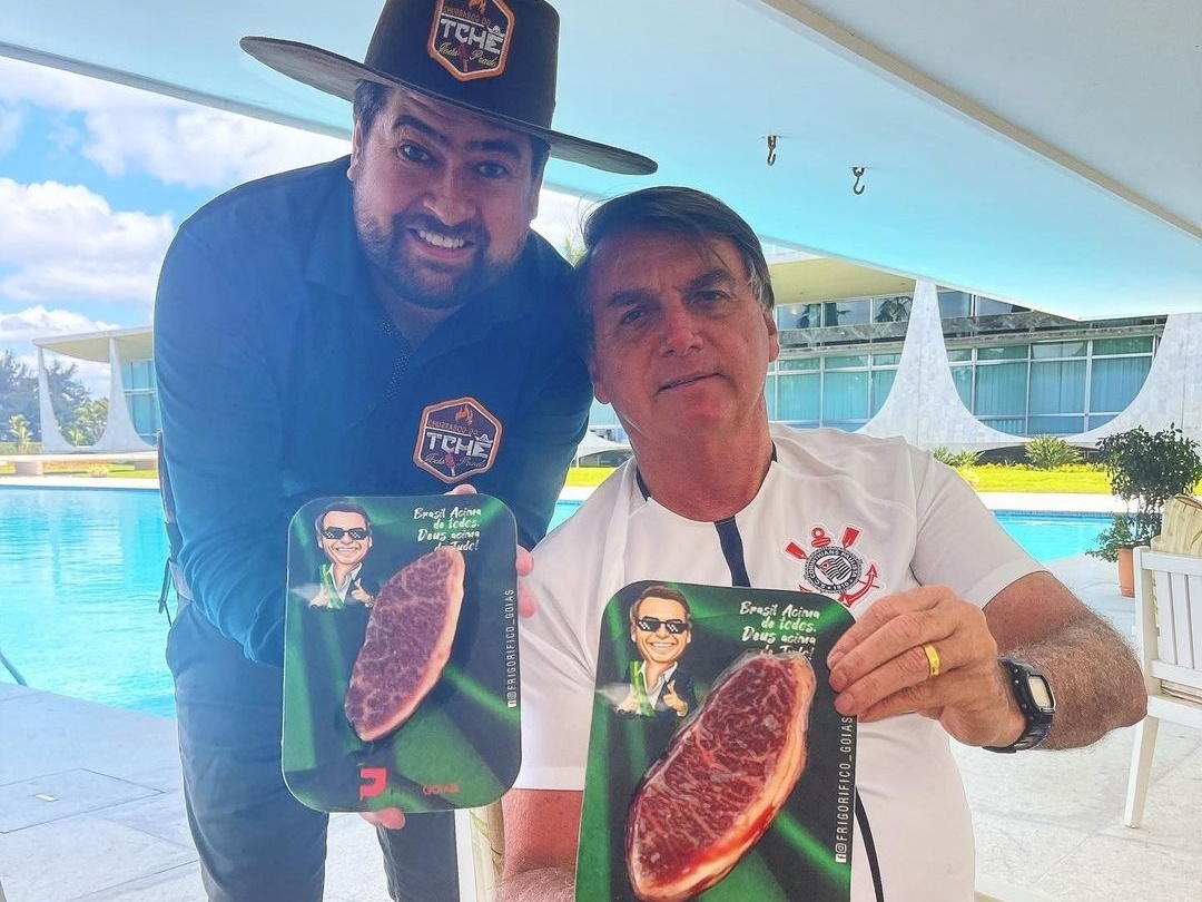 Bolsonaro tem 'festinha' de aniversário no Palácio da Alvorada com  familiares - Politica - Estado de Minas