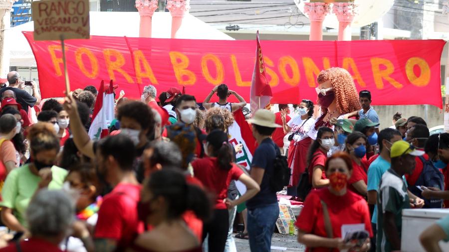 Concentração para protesto contra Jair Bolsonaro no Recife - MARLON COSTA/FUTURA PRESS/FUTURA PRESS/ESTADÃO CONTEÚDO