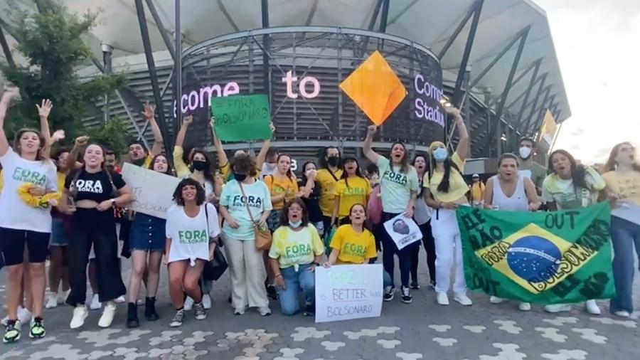 Brasileiras organizam protesto contra Bolsonaro em jogo da seleção feminina de futebol na Austrália - Gabriela Ortega
