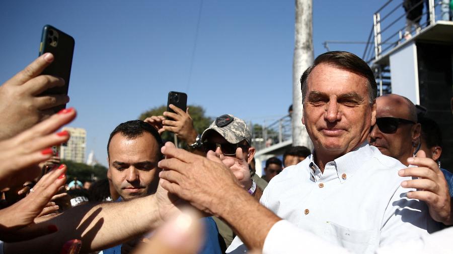 Bolsonaro discursou em trio por volta das 10h ao lado de deputados e pré-candidatos na Marcha para Jesus - Carla Carniel/Reuters