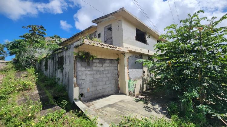Casa onde morava Judite e 3 filhos no bairro do Bebedouro, em Maceió