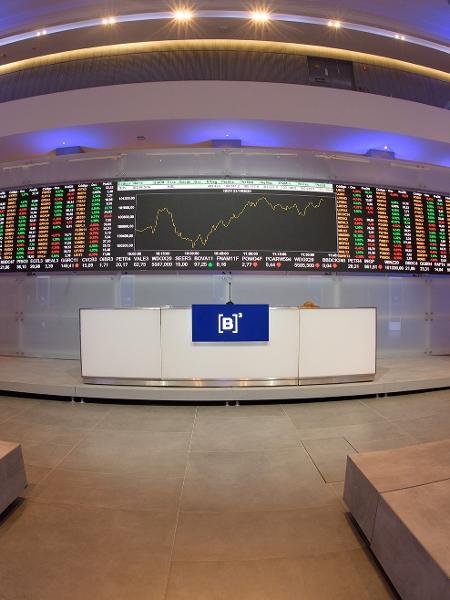 Ibovespa opera perto da pontuação recorde de fechamento, de 146.491 pontos, batido em 24 de setembro último