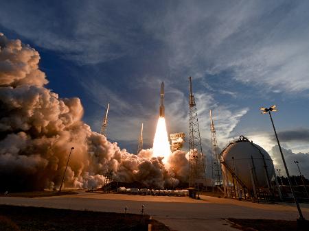 28.abr.2025 - Foguete Atlas V, da United Launch Alliance, é lançado com sucesso com rede de satélites Project Kuiper, da Amazon; empresa quer concorrer com Starlink em internet por satélite - Steve Nesius/Reuters
