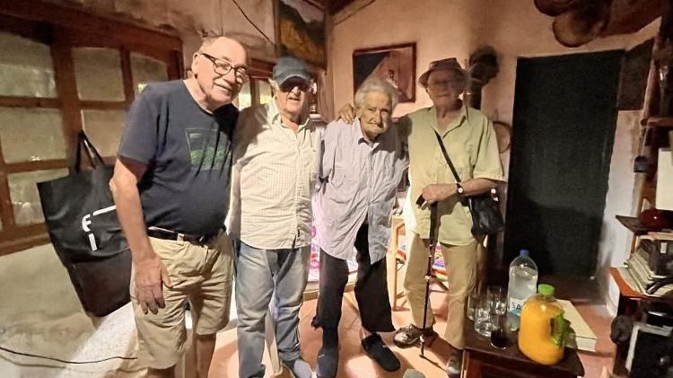 23.fev.2025 - Encontro de Pepe Mujica, Mauricio Rosencof, Henry Engler e Jorge Manera 23.fev.2025 - Encontro de Pepe Mujica, Mauricio Rosencof, Henry Engler e Jorge Manera
