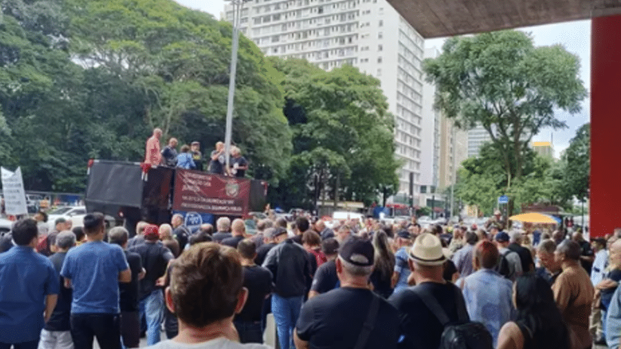 24.fev.2026 - Policiais de São Paulo protestam por melhorias salariais na região da avenida Paulista 24.fev.2026 - Policiais de São Paulo protestam por melhorias salariais na região da avenida Paulista