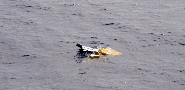 Destroços pertencentes ao cargueiro "El Faro", que afundou perto das Bahamas - AFP