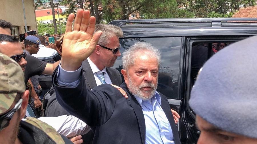 2.mar.2019 - O ex-presidente Luiz Inácio Lula da Silva (PT) entra em um carro para ir ao cemitério em São Bernardo - Ricardo Stuckert Filho/Instituto Lula