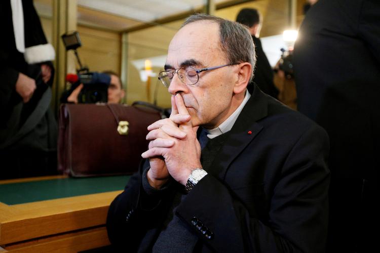 O cardeal francês Philippe Barbarin enfrentou julgamento por esconder pedofilia cometida por padres da sua diocese O cardeal francês Philippe Barbarin enfrentou julgamento por esconder pedofilia cometida por padres da sua diocese