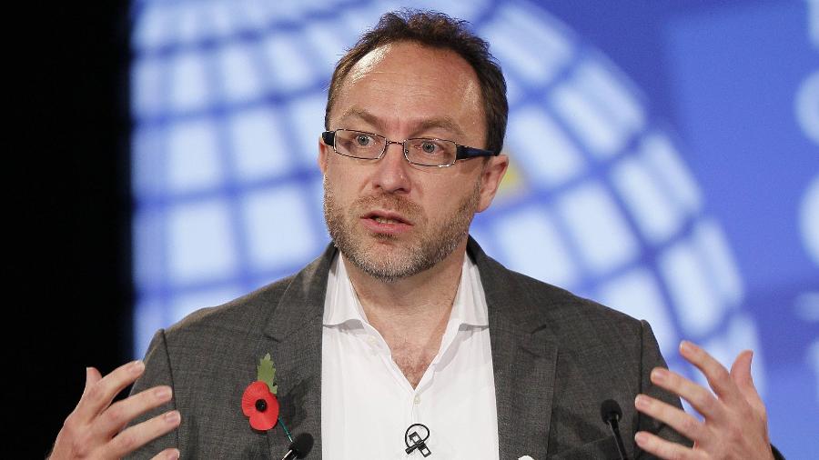 Jimmy Wales, cofundador da Wikipedia, transformou antigo site de notícias colaborativo em rede social - Kirsty Wigglesworth/Reuters