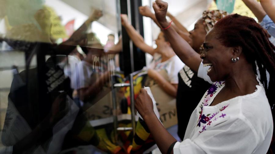 29.11.2019 - Militantes fazem protesto na Fundação Palmares, em Brasília - REUTERS