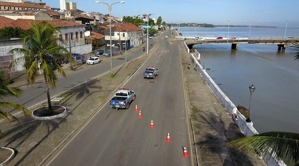 Fotos: PMs fazem barreiras no 1º dia de lockdown em São Luís (MA ...