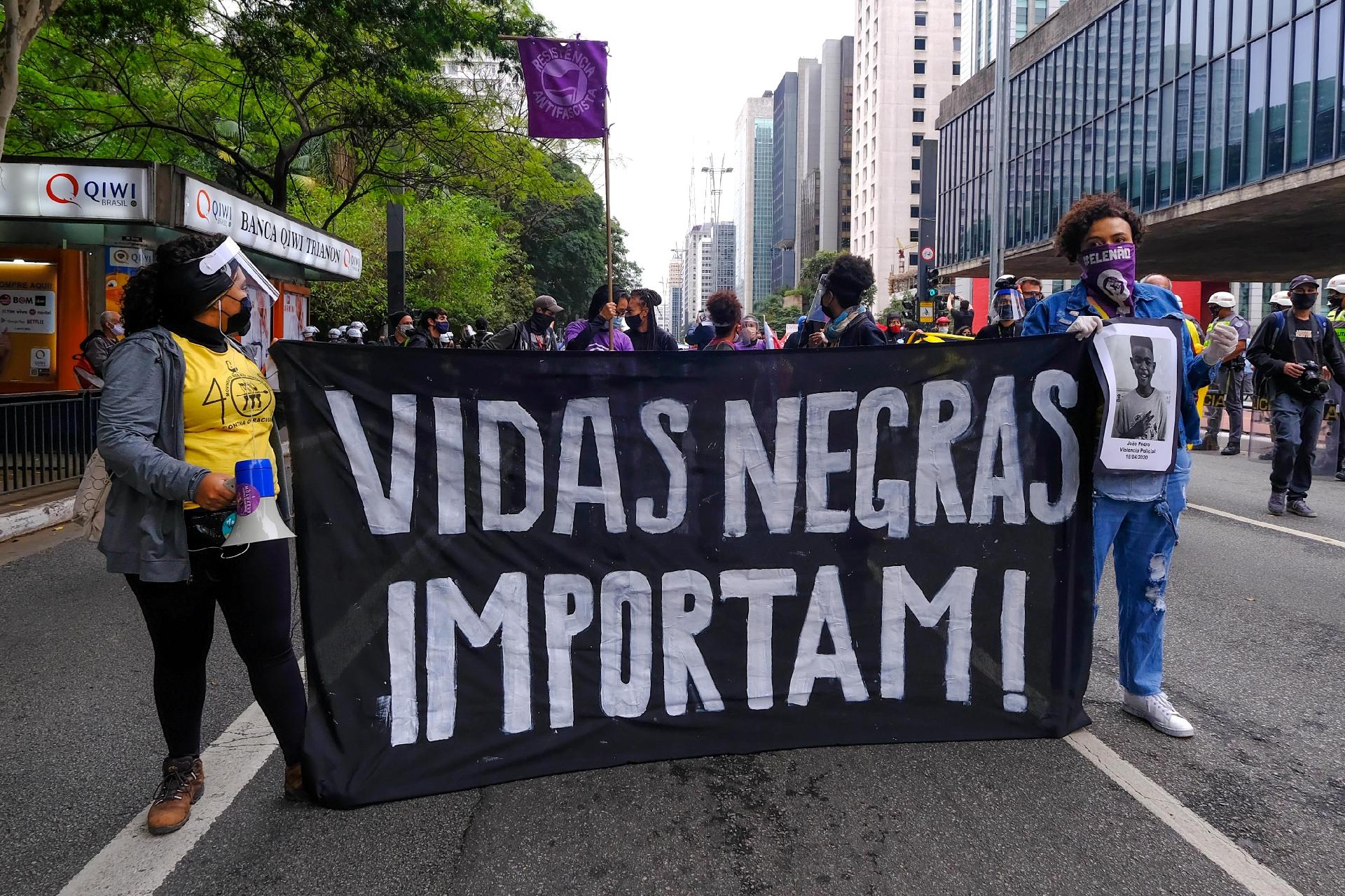 Postura do governo Bolsonaro sobre racismo abre onda de protestos ...