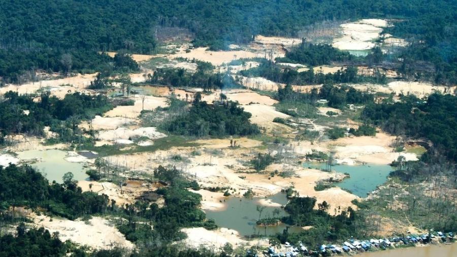 Danos provocados pelo garimpo ilegal na região do rio Uraricoera, na Terra Indígena Yanomami - Funai