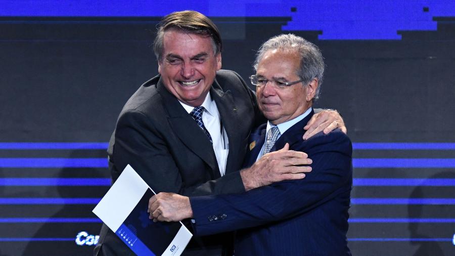 BRASILIA, DF, 7-12-2021 - O presidente Jair Bolsonaro ao lado de Paulo Guedes, ministro da economia, durante o encontro com Empresários da Indústria Brasileira  - Edu Andrade/Divulgação