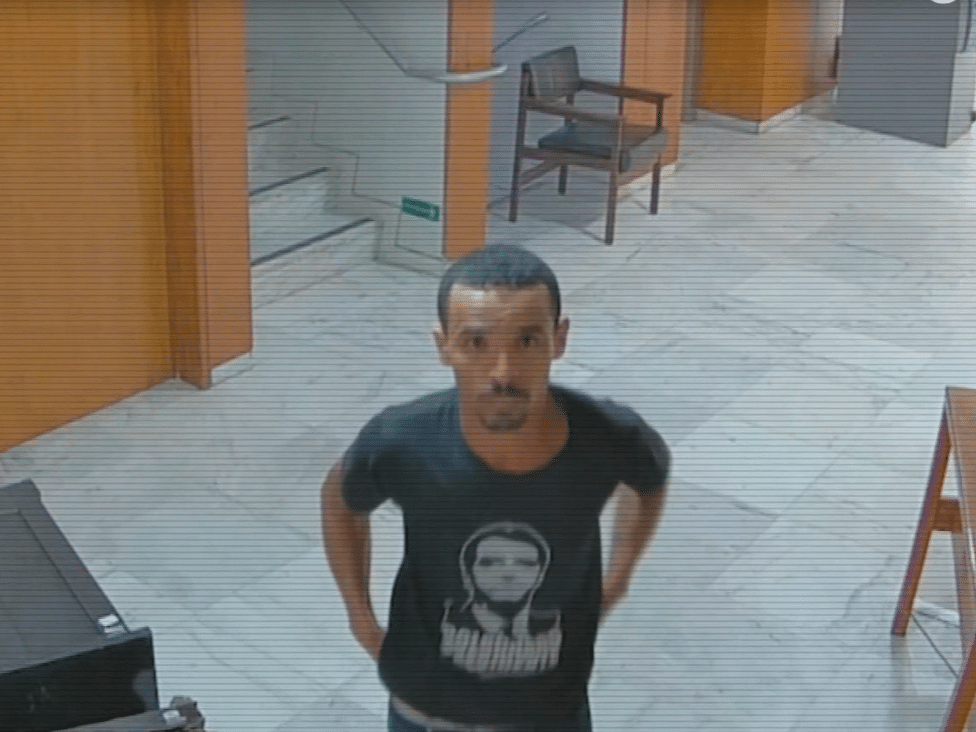 PF tenta identificar homem que destruiu rel&oacute;gio hist&oacute;rico no Planalto