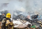 Incêndio atinge depósito de material reciclável em Uberlândia, Minas Gerais - Bombeiros MG