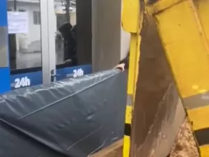 Hospital no RS faz barricada com sacos de areia para evitar enchente; vídeo