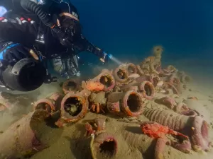 Carga de navio que naufragou há dois mil anos na Itália é achada intacta