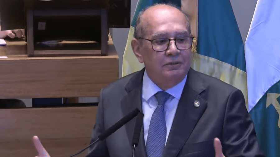 02.dez.2024 - Gilmar Mendes, do STF, discursa ao receber título de cidadão honorário do DF - Reprodução / CLDF