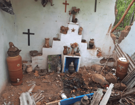 Altar antes da reconstrução Altar antes da reconstrução