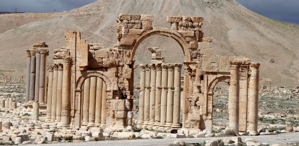 Em 2014, o Arco do Triunfo de Palmira, cuja parte arqueológica está incluída na lista do Patrimônio da Humanidade da Unesco, estava intacto - Joseph Eid - 14.mar.2014/AFP