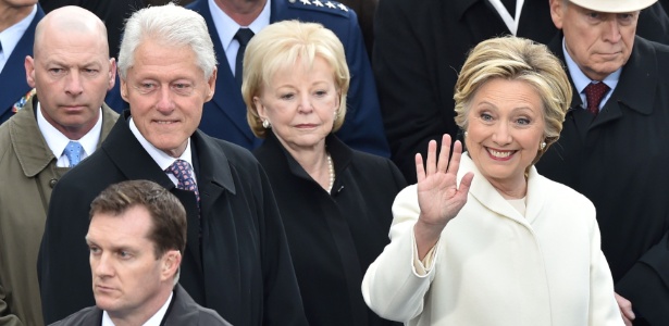 Trump se diz honrado com presença de Hillary e Bill Clinton na posse - Paul J. Richards/AFP