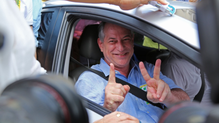 Ciro Gomes registra seu voto na Secretaria de Saúde do Estado do Ceará, em Fortaleza - Thiago Gadelha/AFP
