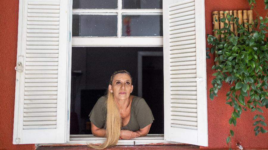 Rita Cadillac em sua casa durante pandemia de Covid-19 - Simon Plestenjak/UOL