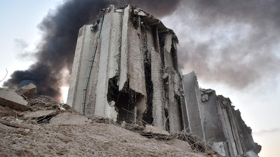 4 de agosto de 2020 - Silo destruído no local de uma explosão no porto de Beirute, capital do Líbano  - STR / AFP