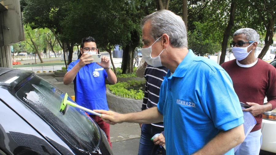 17 out. 2020 - Andrea Matarazzo (PSD) participa de evento de adesivação de carros de apoiadores no centro de São Paulo - WILLIAN MOREIRA/FUTURA PRESS/ESTADÃO CONTEÚDO