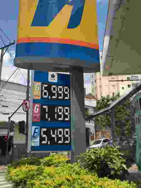 Posto em Belo Horizonte chegou a cobrar R$ 6,99 pelo litro da gasolina - Daniela Malmann/UOL - Daniela Malmann/UOL