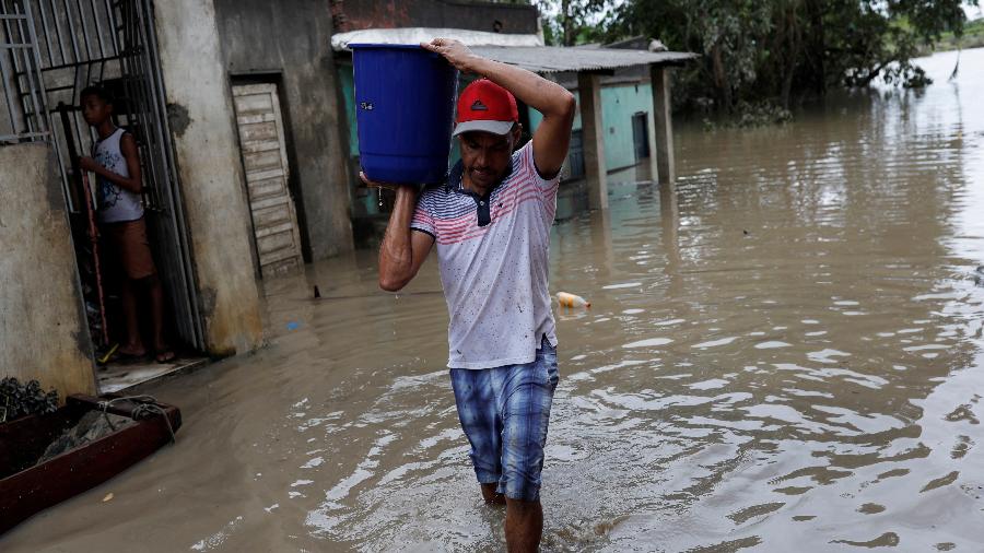 Chuva deixou moradores de Itabuna, na Bahia, com prejuízos enormes  - Amanda Perobelli/Reuters