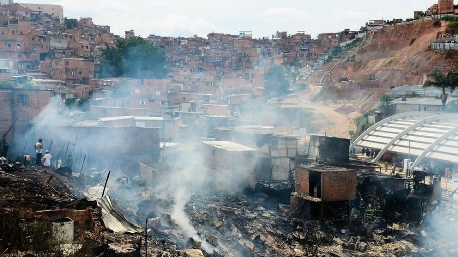 Levantamento do Insper analisou dados de mais de 500 incêndios em favelas de São Paulo entre 2011 e 2016 e o valor da terra nesses locais - ROVENA ROSA/AGÊNCIA BRASIL