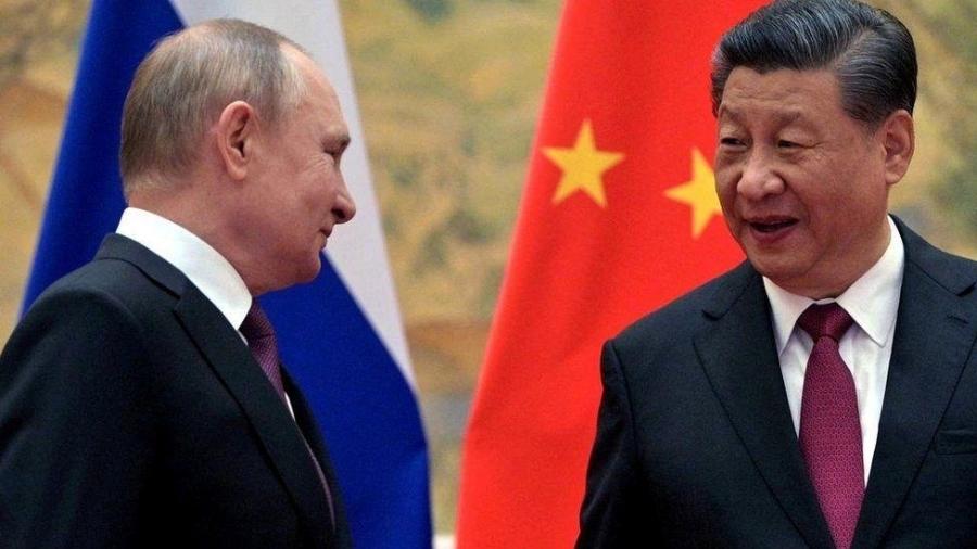 Putin e Xi se reuniram em fevereiro e discutiram o estreitamento dos laços entre seus países - Reuters