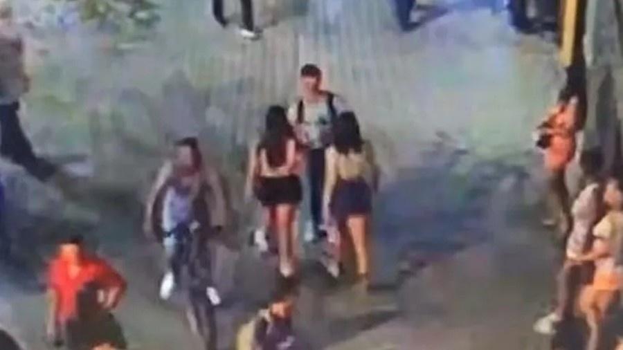 Mulheres de minissaia atacam turista britânico em Medellín, na Colômbia - Divulgação/Polícia de Medellín