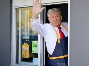 Trump faz campanha em McDonald's na Pensilvânia, estado-chave na eleição