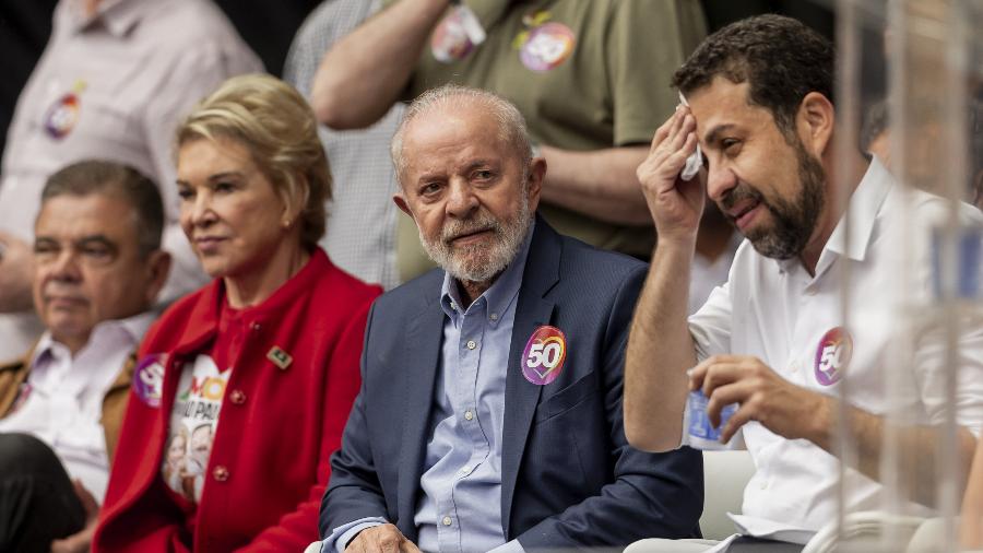 Marta Suplicy (PT), Lula (PT) e Guilherme Boulos (PSOL) durante comício em São Paulo - Adriano Vizoni/Folhapress