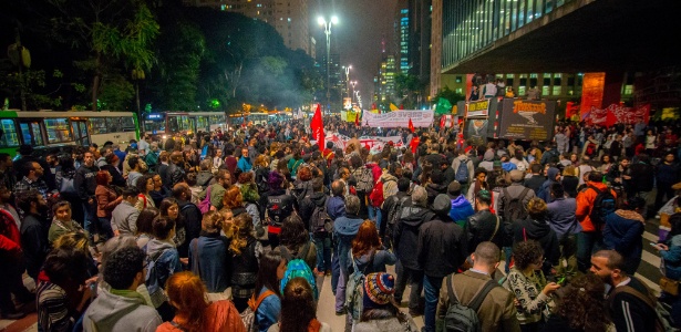 Em São Paulo, manifestantes fecharam a avenida Paulista em protesto contra Temer; para analista, chance de eleição direta é remota - Cris Faga/Fox Press Photo