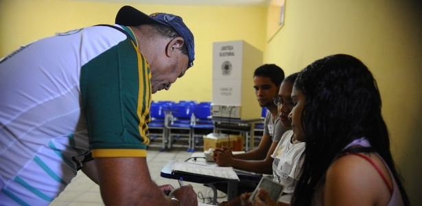 Redes sociais são utilizadas com frequência cada vez maior para manipular o eleitor - Tânia Rego/Agência Brasil