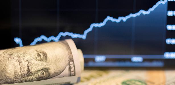 Fim de ano | Economistas sobem projeção para o PIB e veem dólar a R$ 4,15