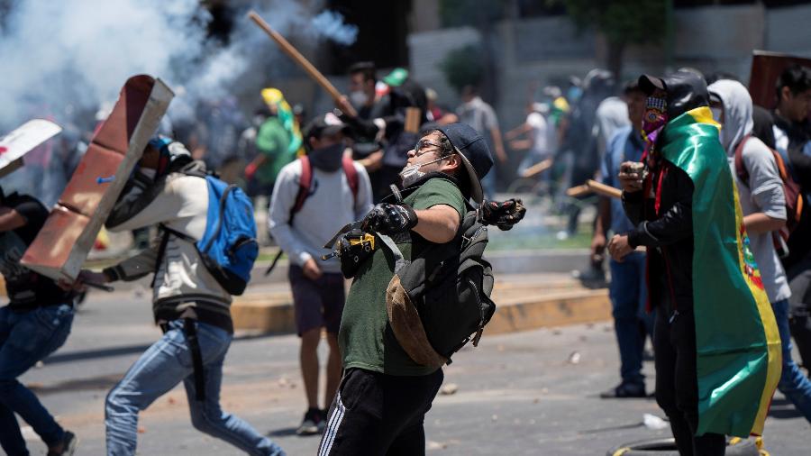 Manifestantes durante protesto em Cochabamba, na Bolívia - Danilo Balderrama/Reuters