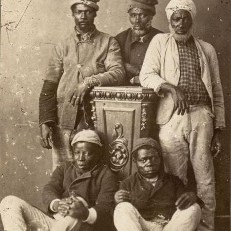 Africanos que deixaram condição de escravizados posam em estúdio, no final do século 19, em Porto Alegre - Acervo do Museu de Porto Alegre Joaquim Felizardo