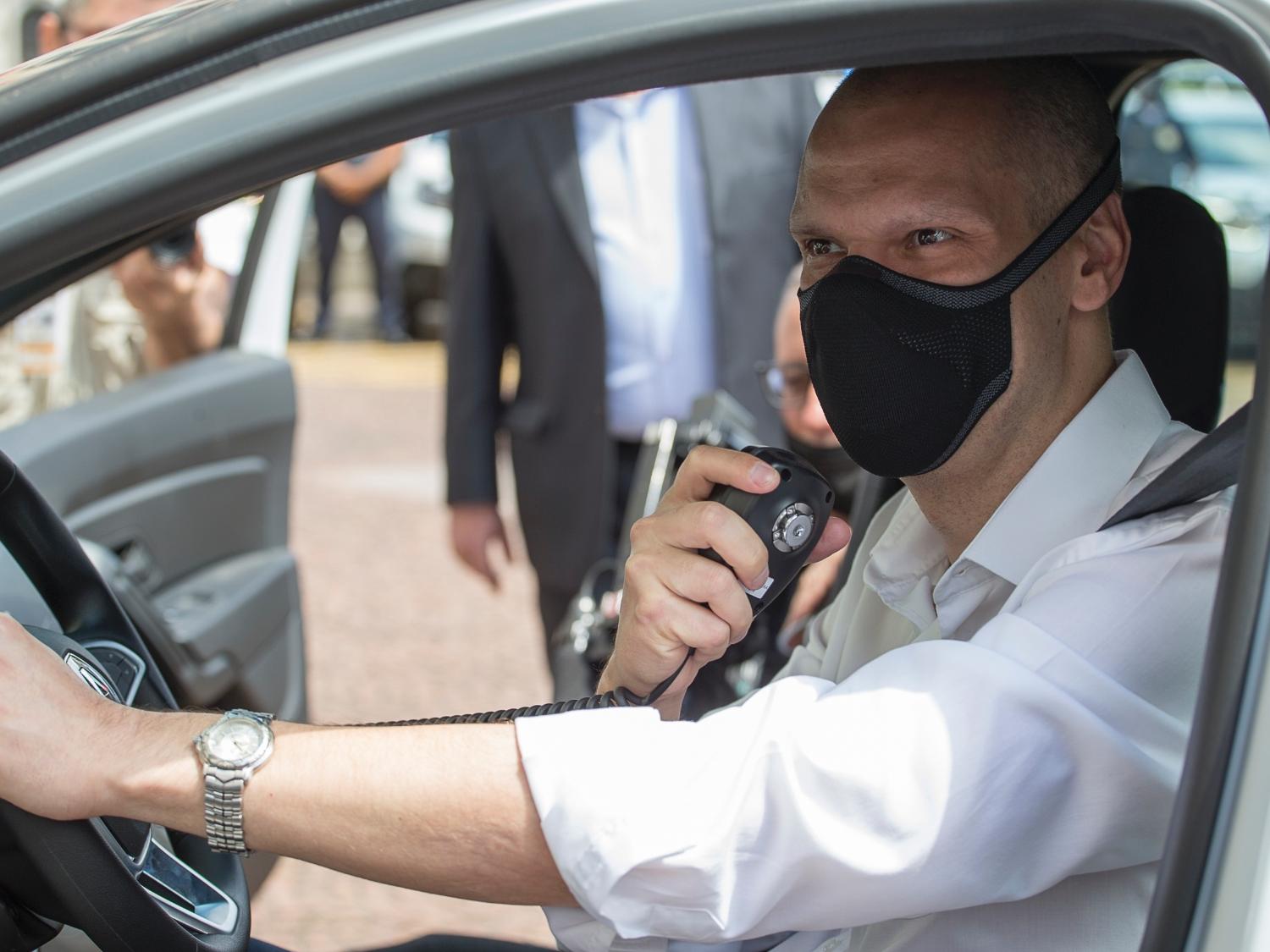 20 out. 2020 - Bruno Covas (PSDB) entrega 38 novas viaturas para a GCM (Guarda Civil Metropolitana) para reforçar a capacidade de patrulhamento, em solenidade realizada diante da sede da Prefeitura - MISTER SHADOW/ESTADÃO CONTEÚDO
