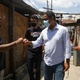 27 out. 2020 - Orlando Silva (PCdoB) visita a Ocupação 21 de Abril, no bairro do Brás, na região central da cidade de São Paulo - ALICE VERGUEIRO/ESTADÃO CONTEÚDO