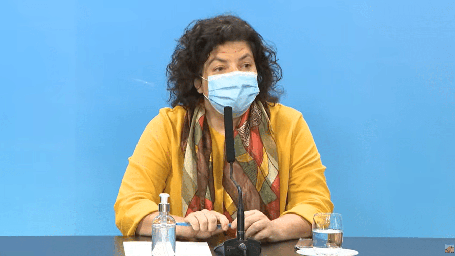 Carla Vizzotti, ministra da Saúde da Argentina, pediu que os cidadãos continuem se protegendo contra a transmissão do coronavírus - Reprodução/Youtube Casa Rosada
